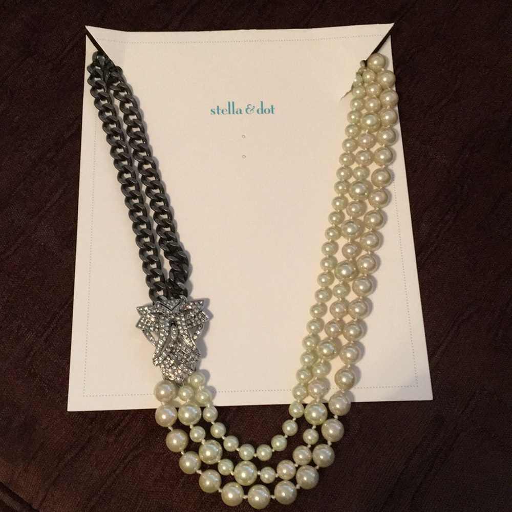 Stella & Dot - Daisy Pearl Necklace